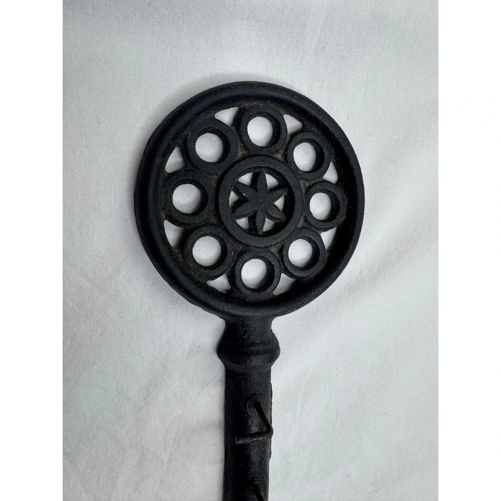 Vintage Cast Iron Skeleton Key Wall Hook Black 5-Hook Key Holder 13.5